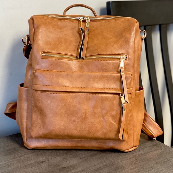 Brand NEW Camden Convertible Backpack in Camel 🧡 - Picture 10 of 16